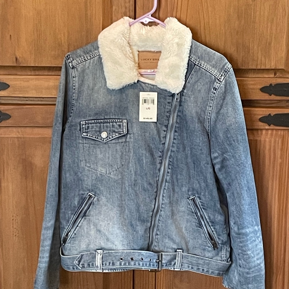 Jean jacket with faux fur lining and collar.